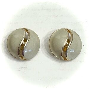 Vintage 80’s Donald Stannard Clip On Earring Sand Color Gold Tone Swirl Retro